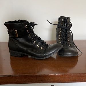 Combat boots